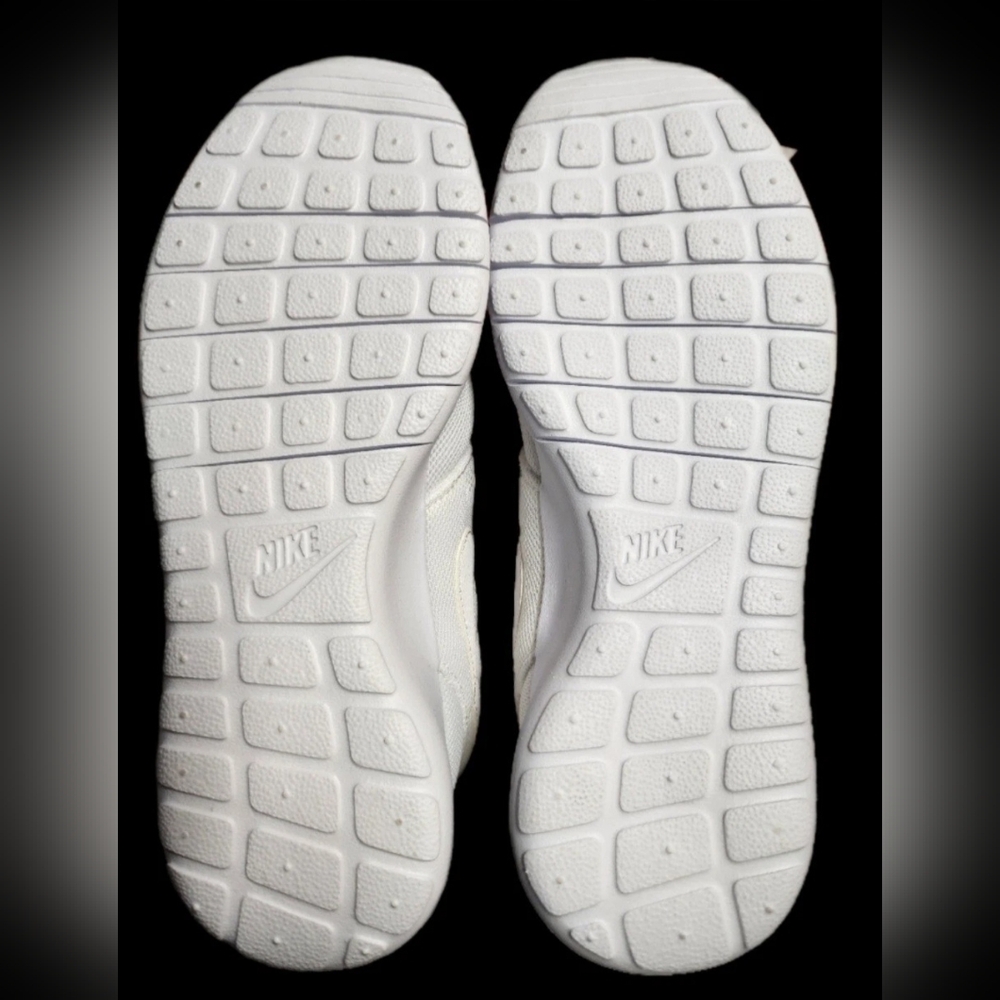 Nike Girls Roshe One (GS) White/White-Wolf Grey Athletic Shoes Sneakers Size 6.5 - Picture 9 of 14